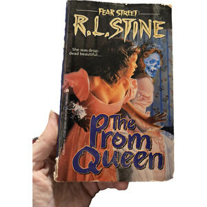 The Prom Queen Fear Street R.L. Stine First Archway Paperback Printing 1992
